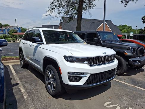 Used 2022 Jeep Grand Cherokee Limited 4xe AWD/4WD image 2