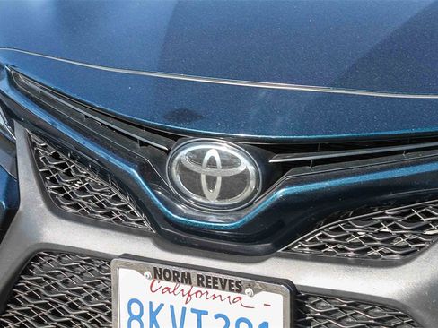 Used 2019 Toyota Camry SE image 6