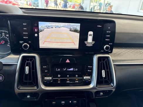 Used 2023 Kia Sorento S w/ Panoramic Sunroof Package FWD image 17