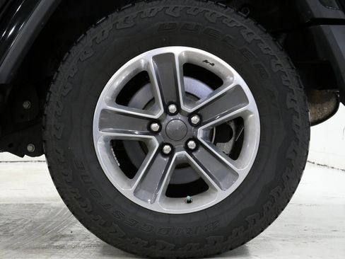 Used 2019 Jeep Wrangler Unlimited Sahara image 10