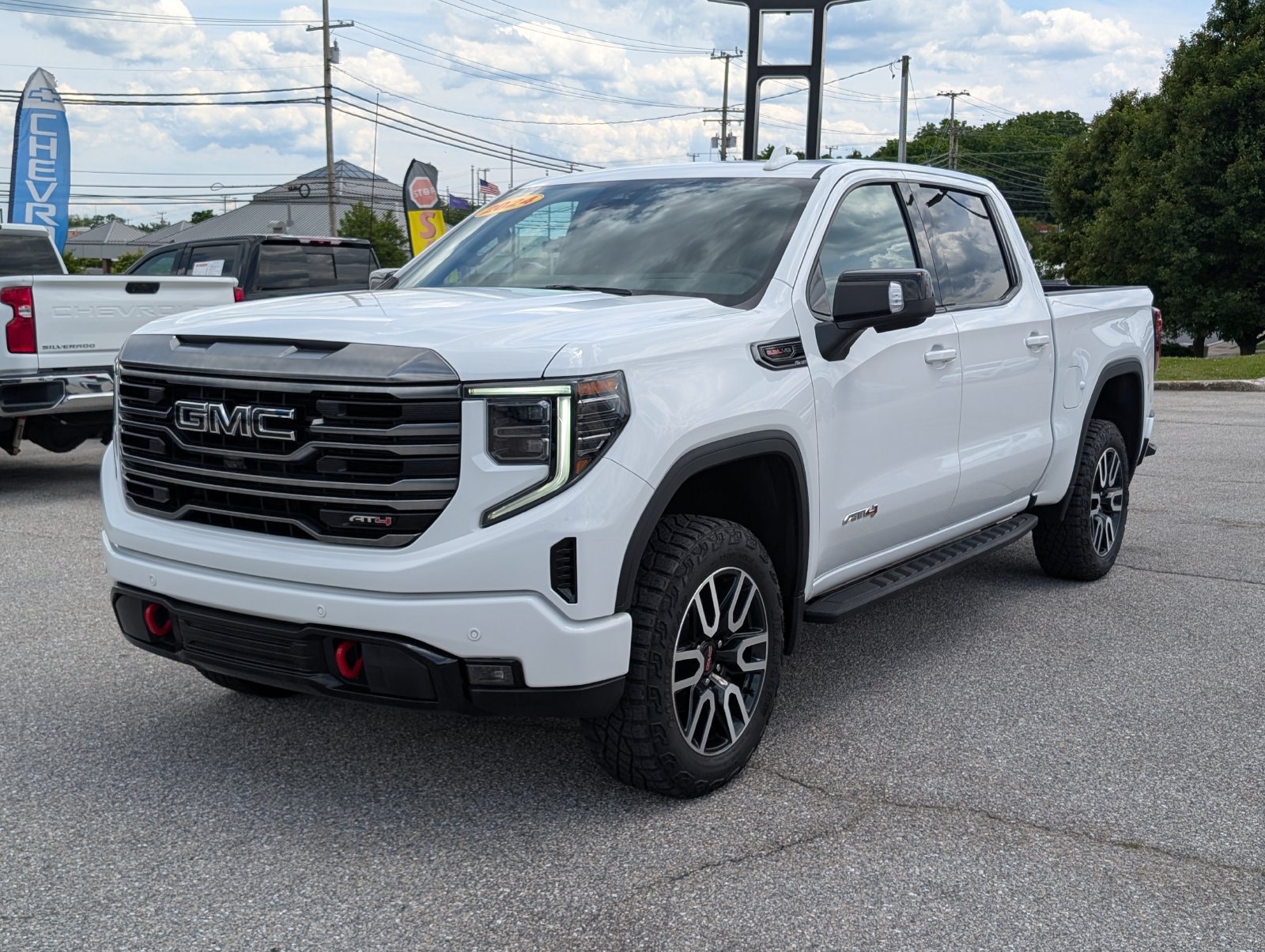 Used 2024 GMC Sierra 1500 AT4 w/ Technology Package AWD/4WD image 7