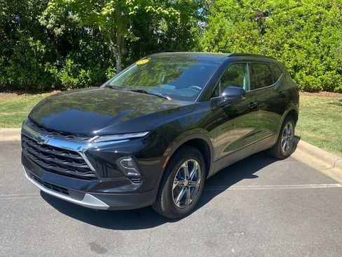Used 2024 Chevrolet Blazer LT w/ Convenience Package FWD image 3