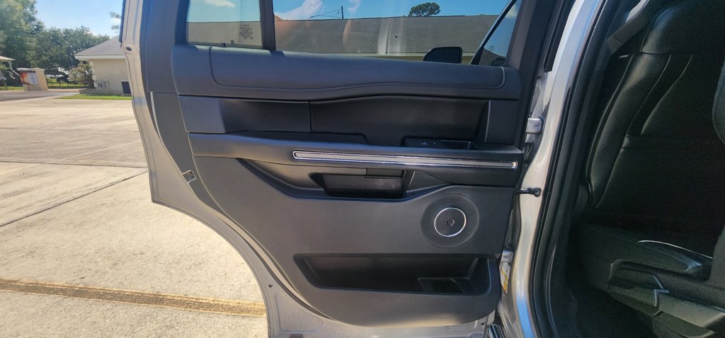 Used 2020 Ford Expedition XLT w/ Equipment Group 202A AWD/4WD image 20