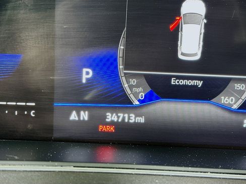 Used 2022 Volkswagen Tiguan SE w/ Panoramic Sunroof Package image 19