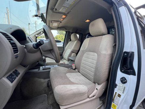 Used 2012 Nissan Frontier SV AWD/4WD image 11