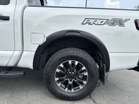 Used 2023 Nissan Titan PRO-4X w/ Pro-4x Convenience Package AWD/4WD image 10