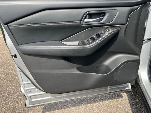 Certified 2024 Nissan Rogue SV w/ SV Premium Package FWD image 9
