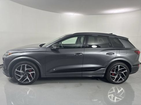 Used 2025 Audi SQ6 e-tron Premium Plus w/ Premium Plus AWD/4WD image 30