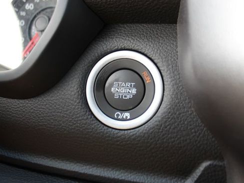 New 2026 RAM 1500 4x4 Crew Cab image 19