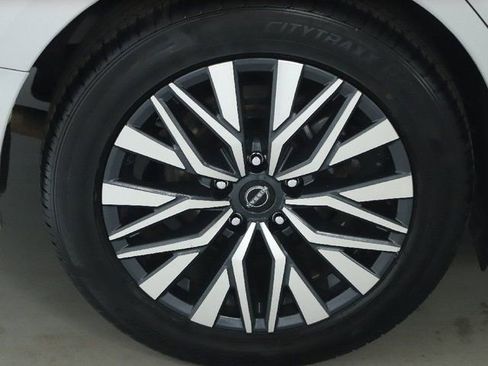 Used 2024 Nissan Altima 2.5 SV image 12