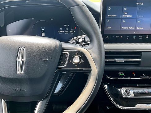Used 2023 Lincoln Corsair FWD image 12