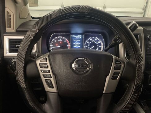 Used 2016 Nissan Titan SL image 5