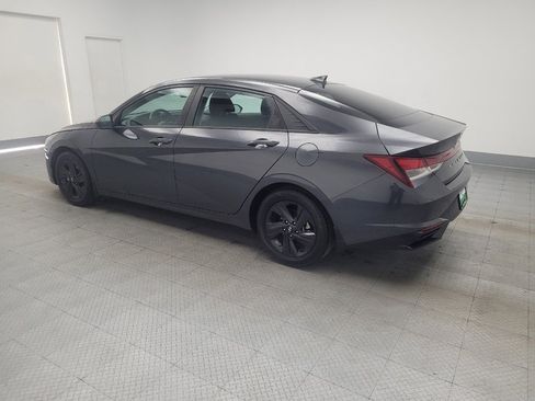 Used 2022 Hyundai Elantra SEL w/ Convenience Package image 3