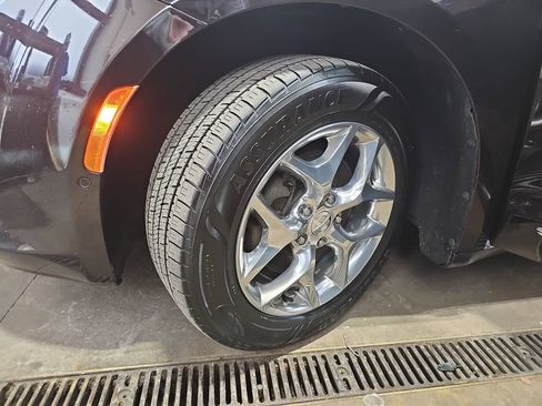 Used 2018 Chrysler Pacifica Limited w/ Advanced Safetytec Group image 32