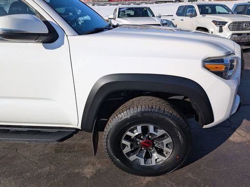 Used 2017 Toyota Tacoma TRD Off-Road w/ Tow Package image 10