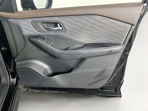 Used 2023 Nissan Rogue SV image 30