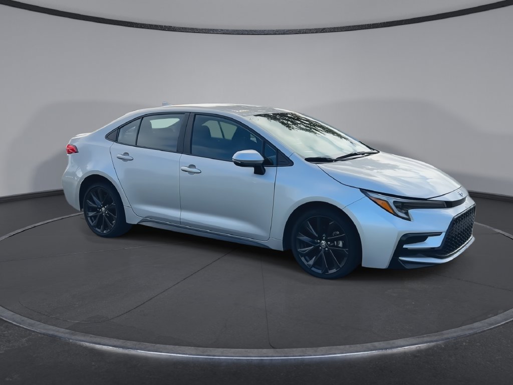 Used 2023 Toyota Corolla SE FWD image 2