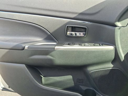 Used 2024 Mitsubishi Outlander Sport 2.0 image 3