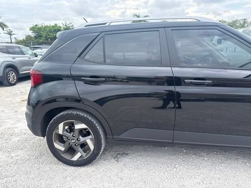 Used 2024 Hyundai Venue SEL FWD image 5