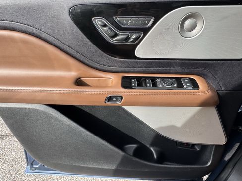 Used 2020 Lincoln Aviator Reserve w/ Equipment Group 202A image 15