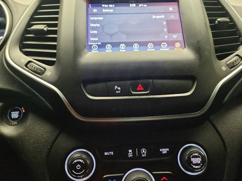 Used 2020 Jeep Cherokee Latitude Plus FWD image 25