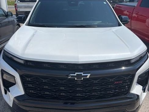 Used 2025 Chevrolet Traverse RS w/ LPO, Floor Liner Package AWD/4WD image 2