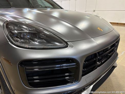 Used 2022 Porsche Cayenne Turbo AWD/4WD image 13