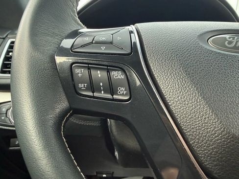 Used 2018 Ford Explorer Platinum image 27