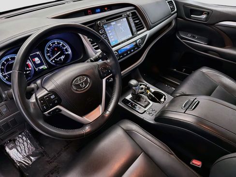 Used 2018 Toyota Highlander XLE FWD image 7