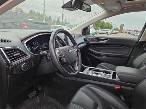Used 2021 Ford Edge Titanium image 23