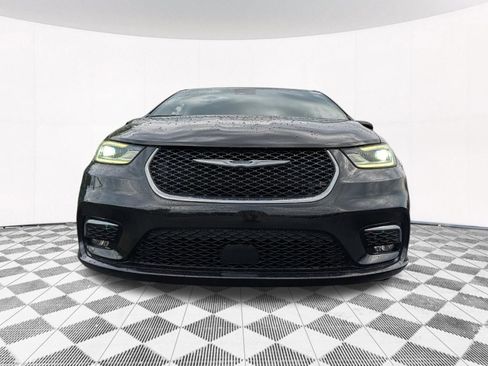 Used 2023 Chrysler Pacifica Touring-L FWD image 14