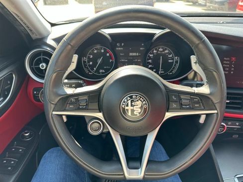 Used 2019 Alfa Romeo Giulia Ti Sport w/ Quick Order Package 22S Sport AWD/4WD image 17