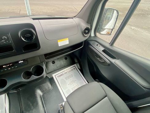 Used 2023 Mercedes-Benz Sprinter 2500 image 14