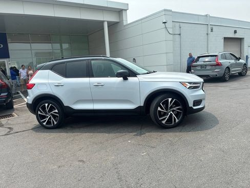 Used 2021 Volvo XC40 T5 R-Design w/ Climate Package AWD/4WD image 2