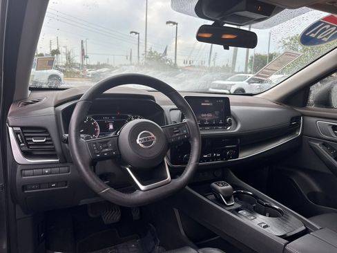 Certified 2021 Nissan Rogue SV w/ Premium Package FWD image 20