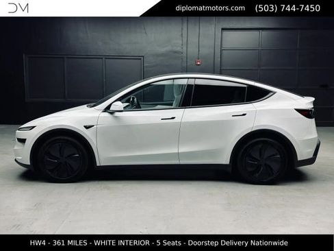 Used 2026 Tesla Model Y AWD image 3
