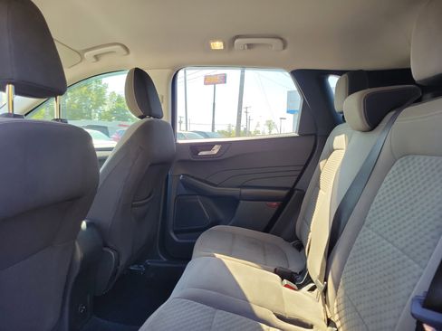 Used 2021 Ford Escape SE image 11