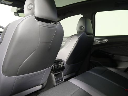 Used 2024 Volkswagen ID.4 S image 19