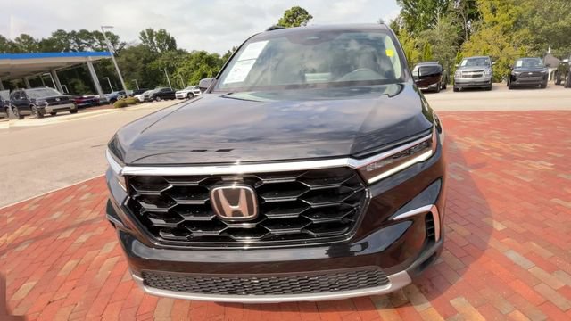 Certified 2025 Honda Pilot Touring image 4