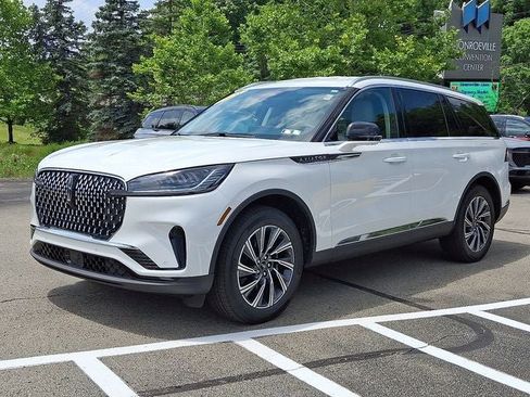 New 2026 Lincoln Aviator AWD image 2