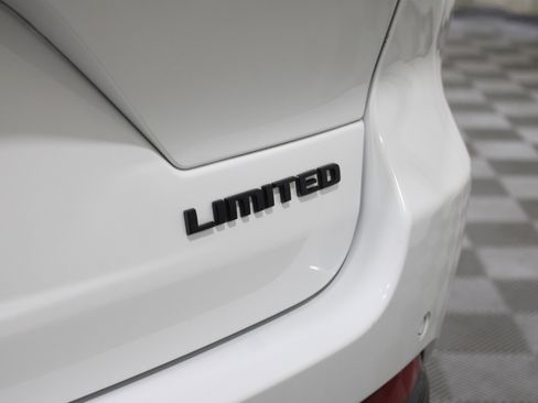 Used 2024 Jeep Grand Cherokee Limited w/ Luxury Tech Group II image 32