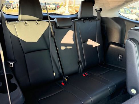 Used 2024 Toyota Highlander XLE image 23