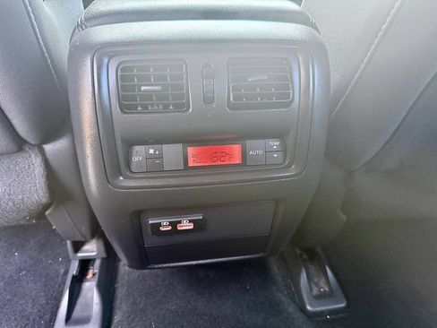 Used 2019 Nissan Pathfinder SV AWD/4WD image 24