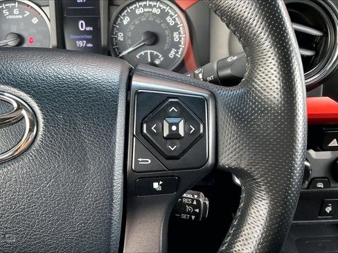 Used 2017 Toyota Tacoma TRD Off-Road w/ Tow Package image 11