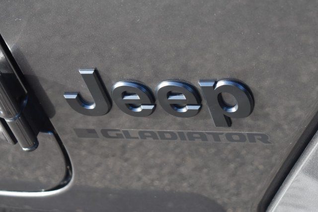 Used 2025 Jeep Gladiator Sport AWD/4WD image 13
