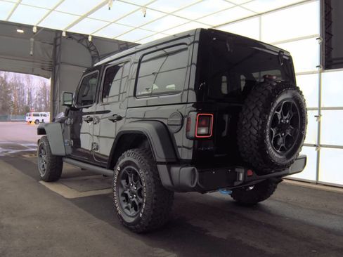 Used 2023 Jeep Wrangler Unlimited w/ Sun & Screen Package image 16