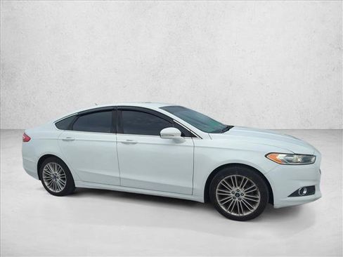 Used 2014 Ford Fusion SE w/ Equipment Group 202A FWD image 5