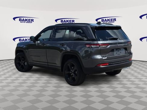 Used 2025 Jeep Grand Cherokee Limited w/ Black Appearance Package AWD/4WD image 5