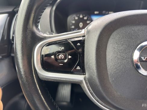 Used 2018 Volvo XC90 T6 Momentum w/ Convenience Package image 10