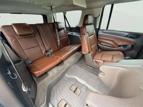 Used 2018 Chevrolet Suburban Premier AWD/4WD image 35